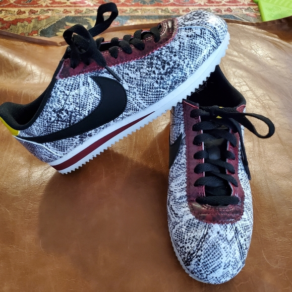 snake print cortez